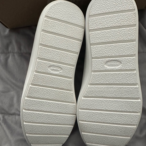 Dr. Scholl's Wimen’s time off Gray Sneakers - Picture 4 of 6